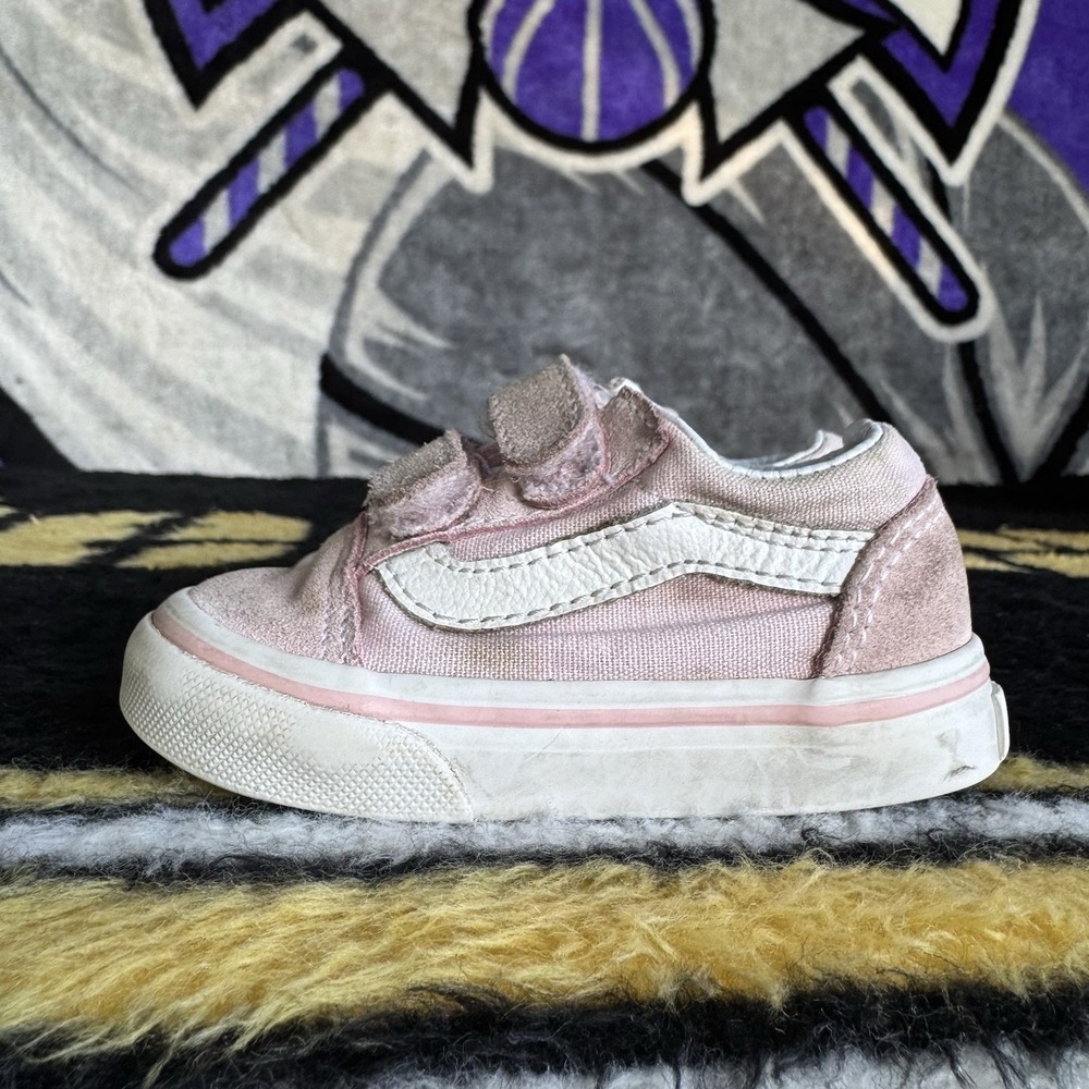 Size 4c - Vans Toddler Old Skool V Powder Pink/True White Sneakers